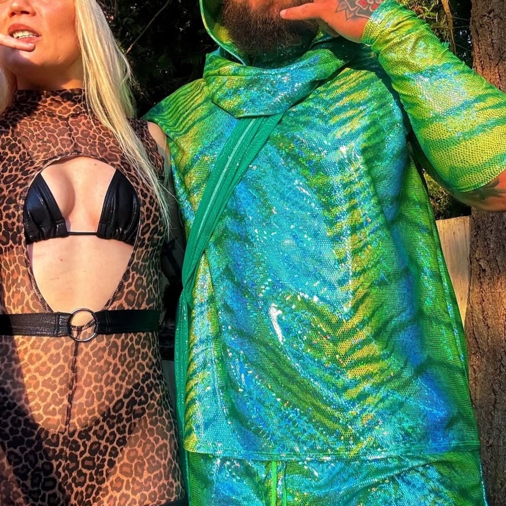 Men’s Oversized Dino Vest - Picture 6 of 7